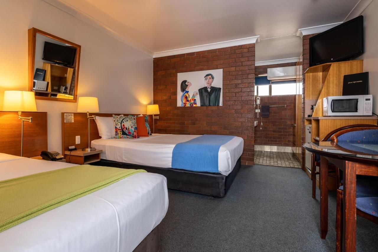 Country Pathfinder Motor Inn Делбі Екстер'єр фото