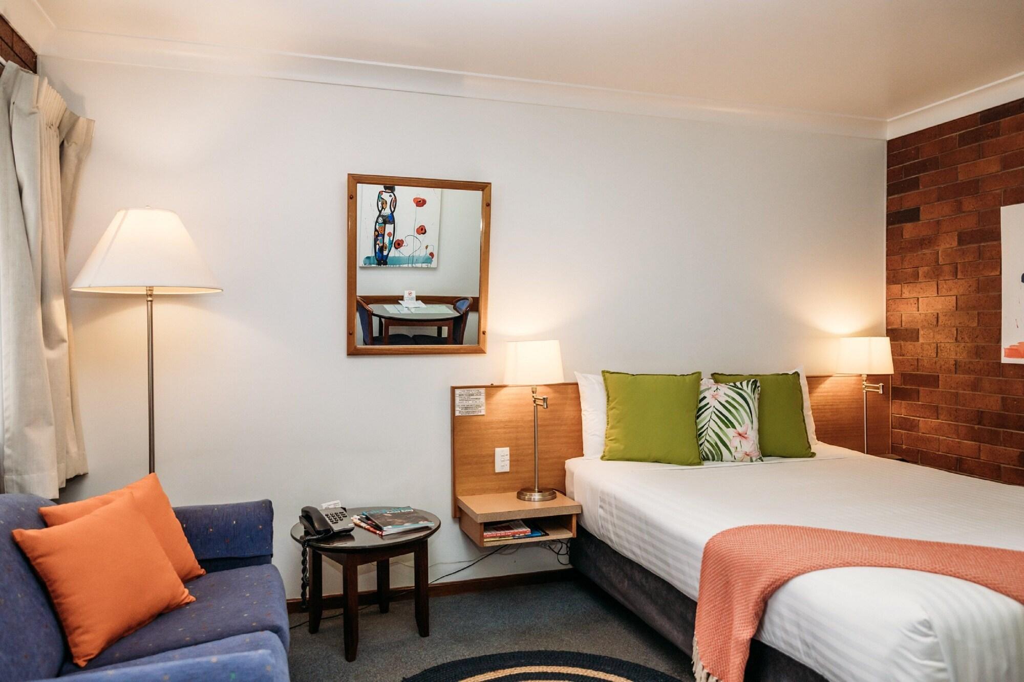 Country Pathfinder Motor Inn Делбі Екстер'єр фото